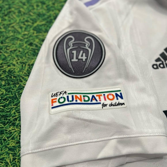 Real Madrid 22/23 Authentic Home Jersey with Vini JR printing - Picture 3 of 9